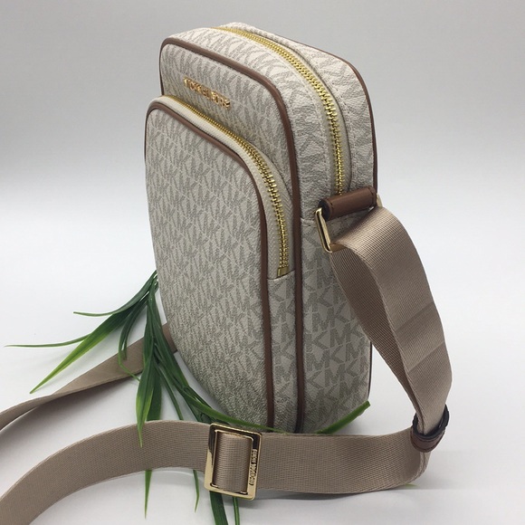 MICHAEL KORS MD FLIGHT CROSSBODY Bag VANILLA
NWT - Picture 3 of 8